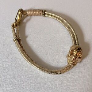 Golden skull charm bracelet 💀💛